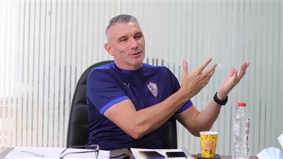 كارتيرون يوافق على رحيل نجم خط وسط الزمالك