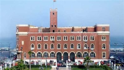 بعد تلقيه انذارا بالفصل.. تفاصيل تهديد عامل بجامعة الإسكندرية بالانتحار