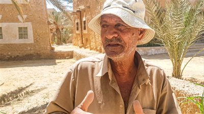 عم أبو القاسم.. حكاية أقدم مقاول لبناء المنازل بالكرشيف في سيوة | فيديو 