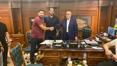 في أول ظهور له ببورسعيد.. معين الشعباني يجتمع بلاعبي المصري | فيديو