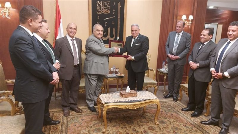 وفد من نادي القضاة