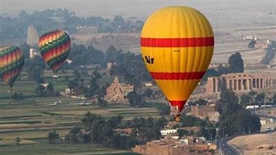على متنها 450 سائحًا.. تحليق 22 رحلة بالون طائر بسماء الأقصر