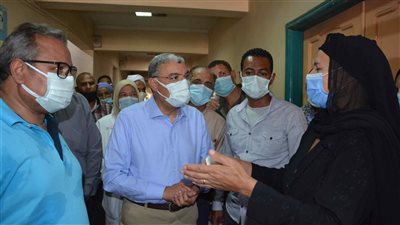 محافظ المنيا يتابع سير العمل بمراكز تلقي لقاح كورونا بأبو قرقاص 