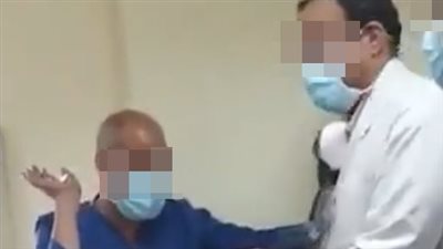 نقل عمرو خيري طبيب واقعة السجود للكلب إلى النيابة 