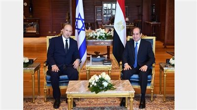  أول صورة من لقاء السيسي ورئيس الوزراء الإسرائيلي بشرم الشيخ