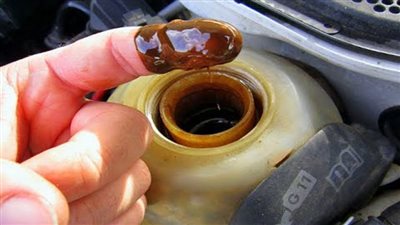 بطل كسل وشوف عربيتك.. أسباب وأضرار اختلاط زيت المحرك بماء الراديتير