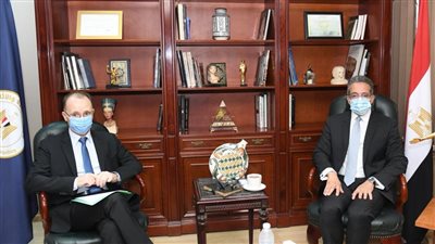 العناني يناقش مع سفير بلغاريا تعزيز التعاون السياحي والأثري