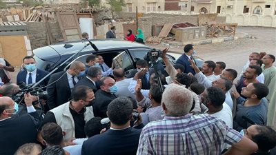 بسام راضي: السيسي يتفقد مساكن الرويسات بشرم الشيخ ويتبادل التحية مع المواطنين والاستماع إلى طلباتهم واحتياجاتهم