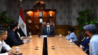 وزير الشباب والرياضة يلتقي الطفل محمد أسامة صاحبة الموهبة الغنائية