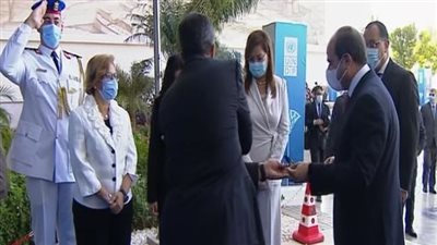 لحظة وصول السيسي لحضور فاعلية إطلاق تقرير الأمم المتحدة للتنمية البشرية في مصر 2021