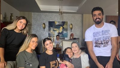 عائلة جيجي 3..الجدة أصيلة تدمن الإنترنت وملك تبرم اتفاقات دون علم يونس