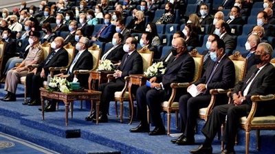 السيسي يشاهد فيلما تسجيليا عن إنجازات مصر لتحقيق التنمية وتوفير الحياة الكريمة لكل المصريين 