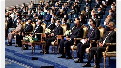 السيسي يشاهد فيلما تسجيليا عن جهود الدولة لتوفير الحماية الاجتماعية