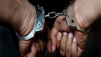 ضبط صاحب مخزن بحوزته أحذية مجهولة المصدر ومقلدة بالشرابية