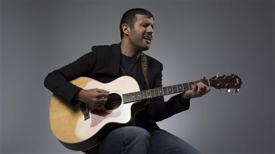 «جيت على البايظ».. بعد غنائه للبحراوي «حمزة نمرة» متخوف من الإفلاس الفني