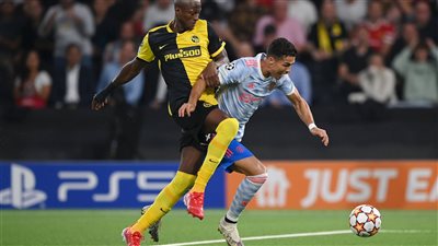 خسارة مانشستر يونايتد من يونج بويز 1/2.. وتعادل إشبيلية وسالزبورج