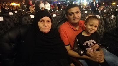 والدة محمد عبد الوهاب تظهر في احتفالية النادي الأهلي بالنجمة العاشرة