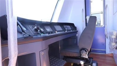 قبل بدء تشغيله.. القطار المكهرب من الداخل | صور