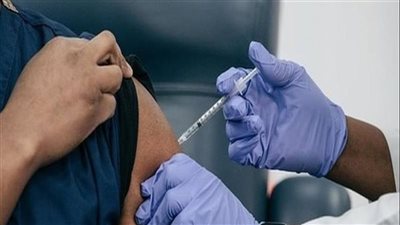 المدة الفاصلة بين تلقي تطعيم الإنفلونزا ولقاحات كورونا | فيديو 