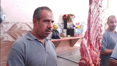  إعدام 35 كيلو لحوم ودهون في حملة على محال الجزارة ببئر العبد