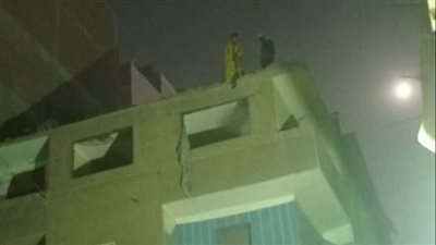 إزالة منزلين مجاورين للبيت المنهار بشبرا الخيمة 