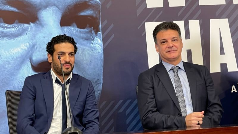 إيهاب جلال وبجواره
