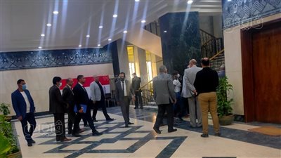 أول صورة لوصول فتاة الفستان لحضور مبادرة رئيس جامعة طنطا لإنهاء الخلاف بين طرفي الواقعة