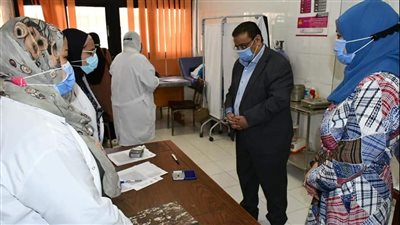 منح لقاح كورونا لـ 902 من منتسبي كلية التجارة بجامعة قناة السويس