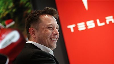 إيلون ماسك يزيح بيل جيتس ويتربع على عرش أغنى رجل في العالم 