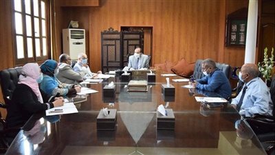 رئيس جامعة بني سويف يبحث استعدادات مركز التعلم المدمج للعام الجديد