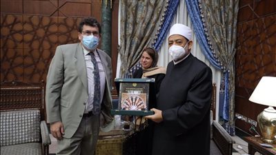 تعاون بين الأزهر وجامعة ليون.. والطيب: مستعدون لتدريب أئمة فرنسا على محاربة التطرف
