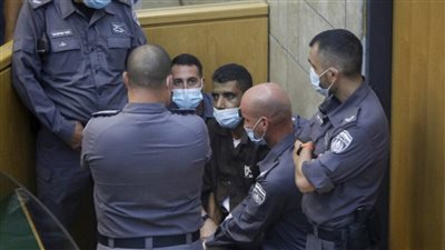 ضرب وكسور وتنكيل.. محامي الأسير الفلسطيني زكريا الزبيدي يكشف حالته الصحية