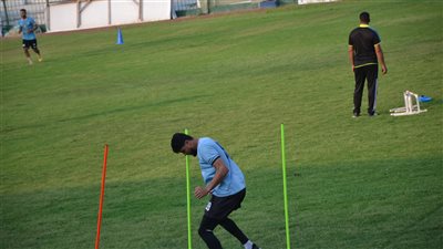 عمرو شعبان يعود لتدريبات غزل المحلة بعد غياب خمسة أيام|صور