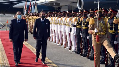 مدبولي يستقبل رئيس حكومة الوحدة الوطنية الليبية بمطار القاهرة 