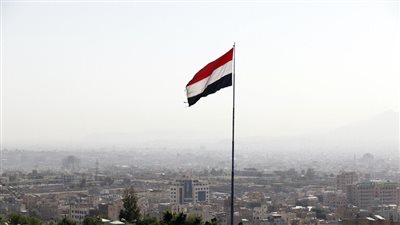 إلقاء قنابل يدوية على عربات عسكرية.. ضحايا في اشتباكات مسلحة في اليمن