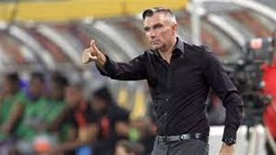 رضا عبد العال يحذر الزمالك: كارتيرون يستعد للهروب مرة أخرى.. وهذا سر زيارته للإمارات 