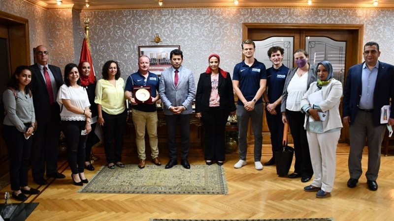 وزير الشباب والرياضة