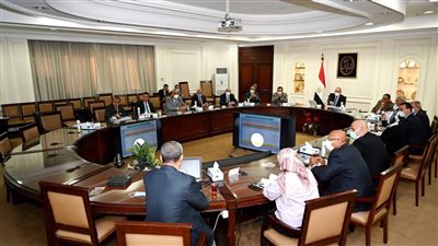 وزير الإسكان يتابع الموقف التنفيذي لمشروعات 