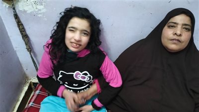 صرف بطاطين ومواد غذائية ومبالغ مالية لأسرة طفلة قيدتها والدتها 10 سنوات بالدقهلية