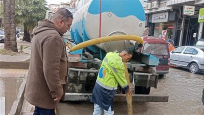 محافظ الإسكندرية يتابع رفع تجمعات مياه أمطار نوة الكرم 