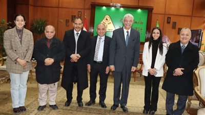 رئيس جامعة المنوفية يتابع سير العمل فى ورش برنامج 