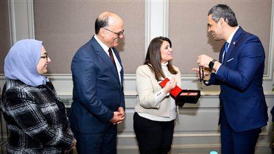 وزيرة الهجرة المصرية تلتقي وزير التشغيل التونسي لبحث سبل التعاون