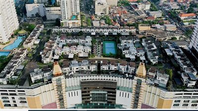 كوزمو بارك ضاحية في جاكرتا بنيت على سطح مول تجاري عملاق