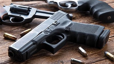 القبض على متهم بالاتجار في الأسلحة بعين شمس