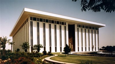 ملفات على طاولة محافظ البنك المركزي السعودي الجديد