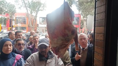 وزير الزراعة يجرى جولة مفاجئة على منافذ الوزارة..ويؤكد على تثبيت سعر اللحوم البلدية عند 160 جنيها..وإطلاق منافذ متنقلة بالمحافظات