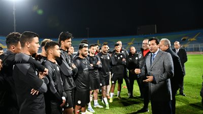 وزير الرياضة يشهد مران المنتخب الأوليمبي استعدادا لمباراتي زامبيا بالتصفيات الإفريقية