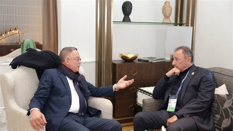 الخطيب خلال جلسته