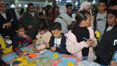 إقبال كبير على ركن متحف الطفل بمعرض الكتاب (صور) 