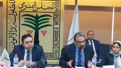 القومي للطفولة والأمومة يناقش تدابير عاجلة لحماية الأطفال من مخاطر الإنترنت